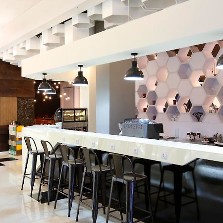Berry Biz Hotel Seminyak Extérieur photo