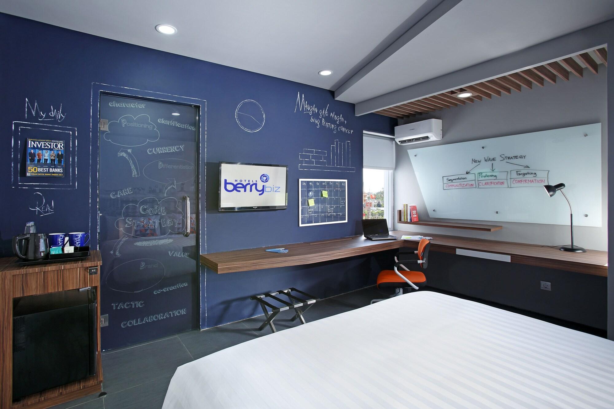 Berry Biz Hotel Seminyak Extérieur photo