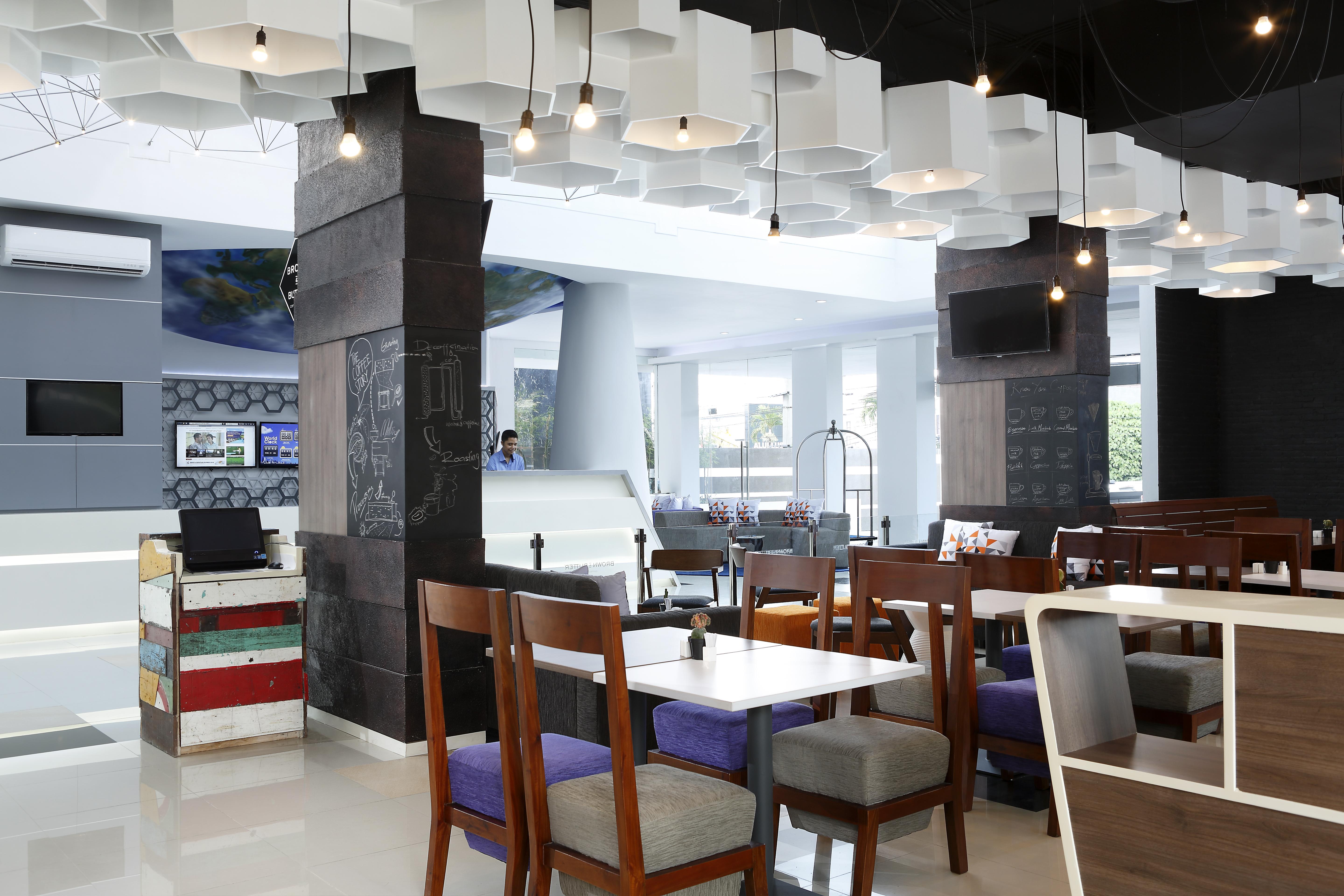 Berry Biz Hotel Seminyak Extérieur photo